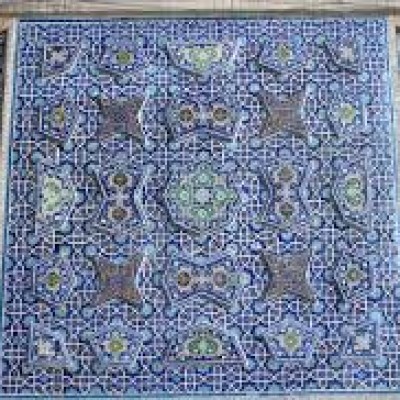 قاب کاشی تزيينی با نقوش اسليمی در ايوان جنوبی مسجد جمعه (جامع) اصفهان